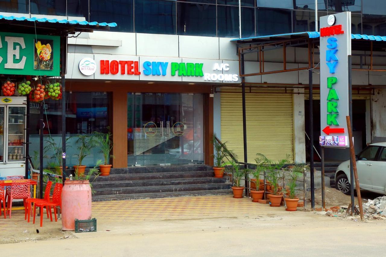 Hotel Sky Park Shamshabad Exterior foto