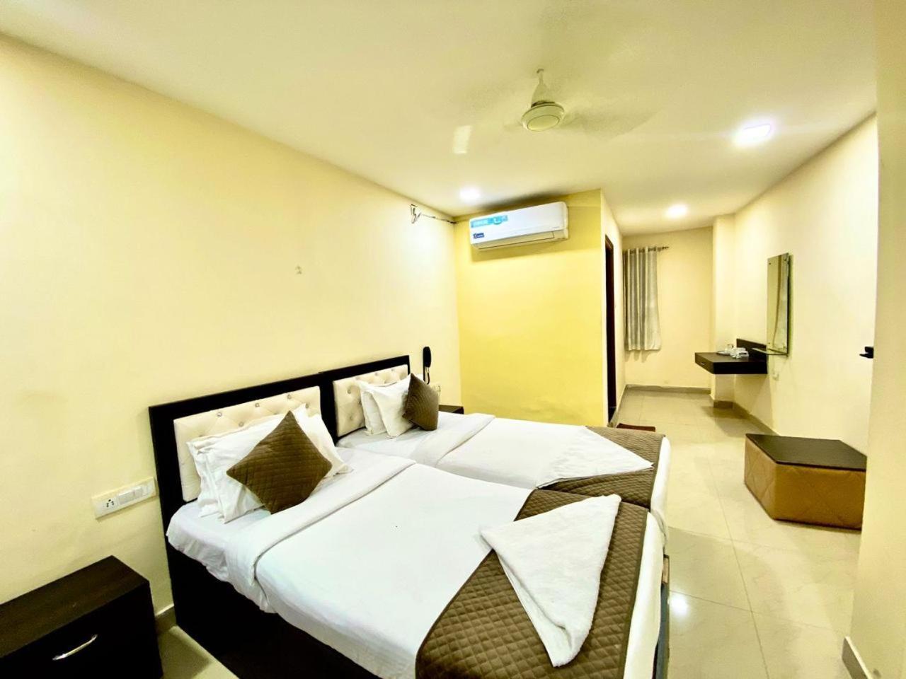 Hotel Sky Park Shamshabad Exterior foto